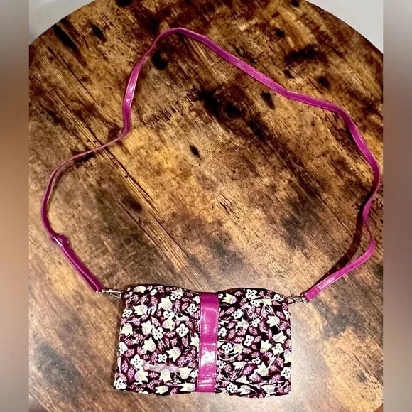 RETIRED: Vera Bradley | Ladies Concert Crossbody Plum Petals Frill handbag. - Picture 1 of 16